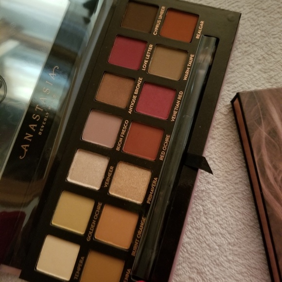 Makeup bundle - Picture 4 of 5